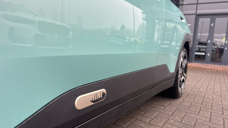 MINI Aceman 135kW E Classic 43kWh 5dr Auto Electric Hatchback